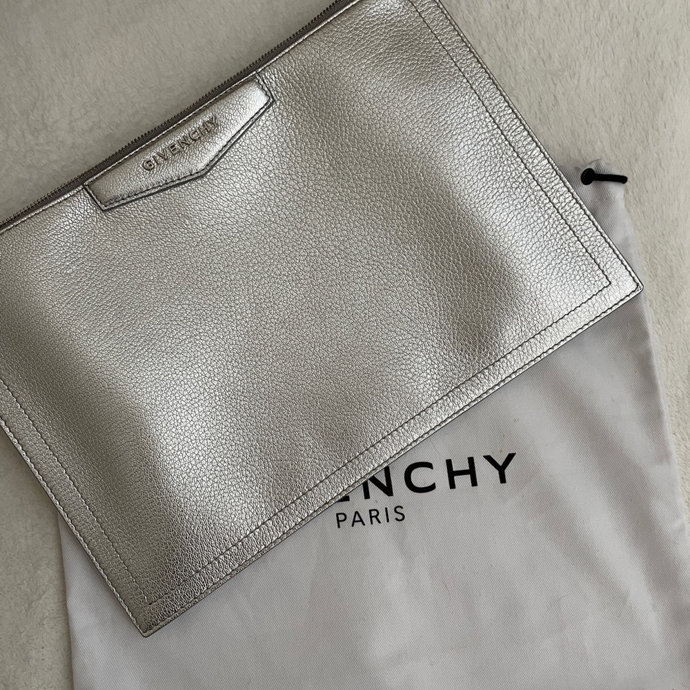 Silver Antigona Medium Clutch Bag